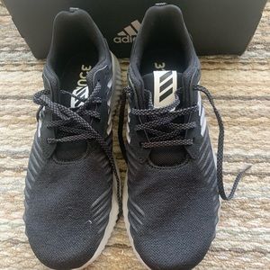Men’s Black Adidas AlphaBounce running shoes